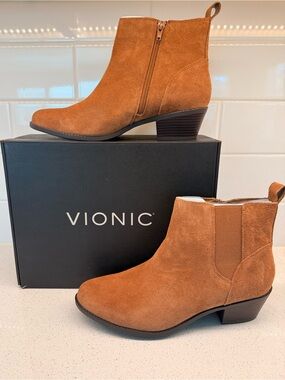 NEW IN BOX Vionic Roseland Water-Repellent Suede Ankle Boots Toffee 11M Women's